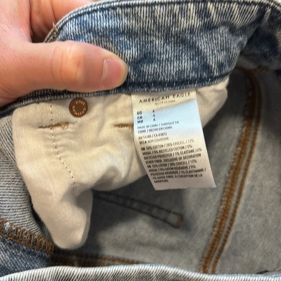 American Eagle Outfitters Curvy Mom Short - Picture 3 of 7